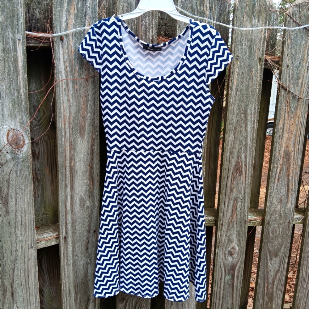 Chevron Blue and White Flare Dress with Short Sleeves and Scoop Neck